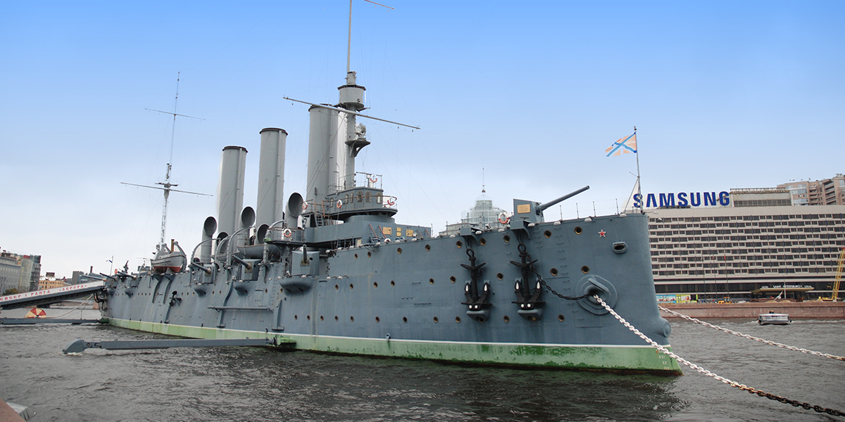 Krążownik Aurora w Petersburgu na rzece Newie